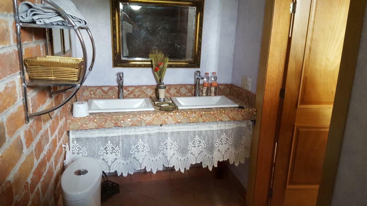 La Casona Azul Bed N Breakfast Santa Rosa de Jauregui Extérieur photo